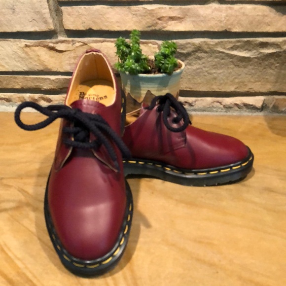 Dr. Martens NEW Cherry Red Smooth Eyelet Sz 5 - Picture 3 of 11